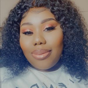 Meet your Posher, Malika